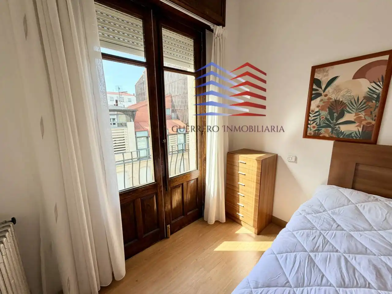 Dormitori de Apartament de lloguer en O Carballiño   amb Calefacció, Parquet i Moblat