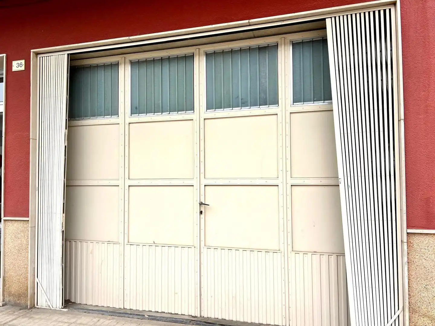 Vista exterior de Local en venta en Tortosa