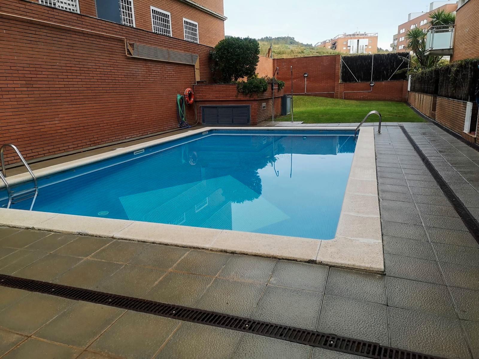 Swimming pool of Duplex for sale in Sant Feliu de Llobregat  with Air Conditioner, Heating and Parquet flooring