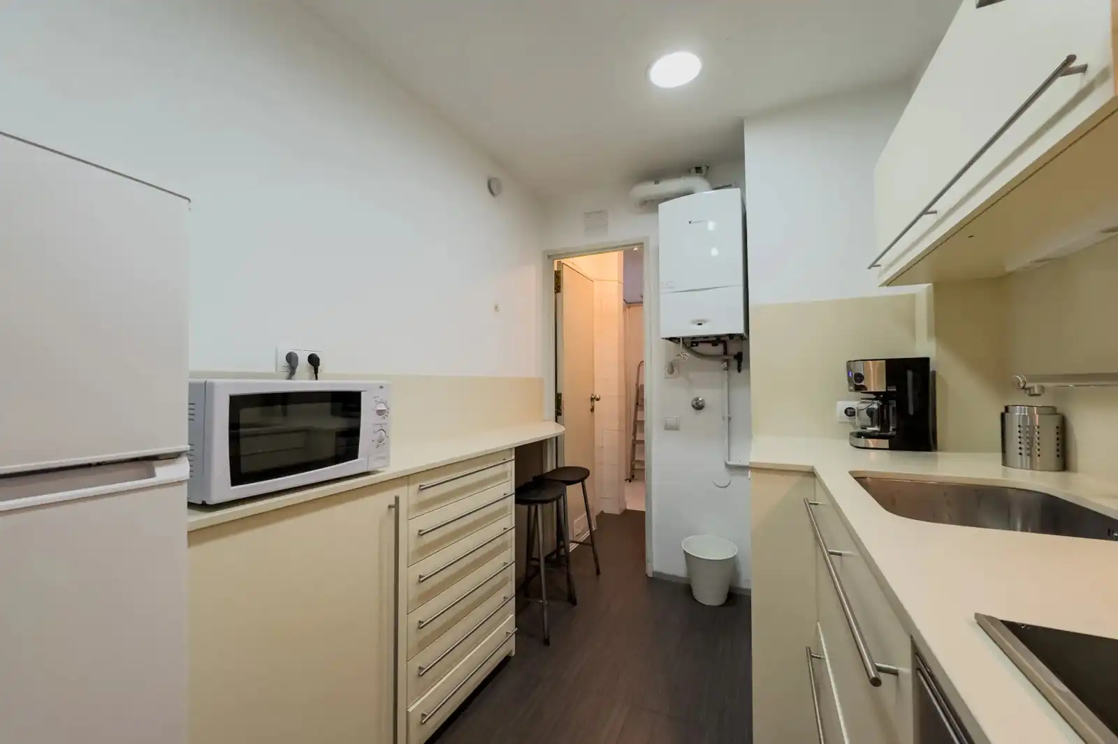 Cocina de Piso para compartir en Barcelona con Lavadora