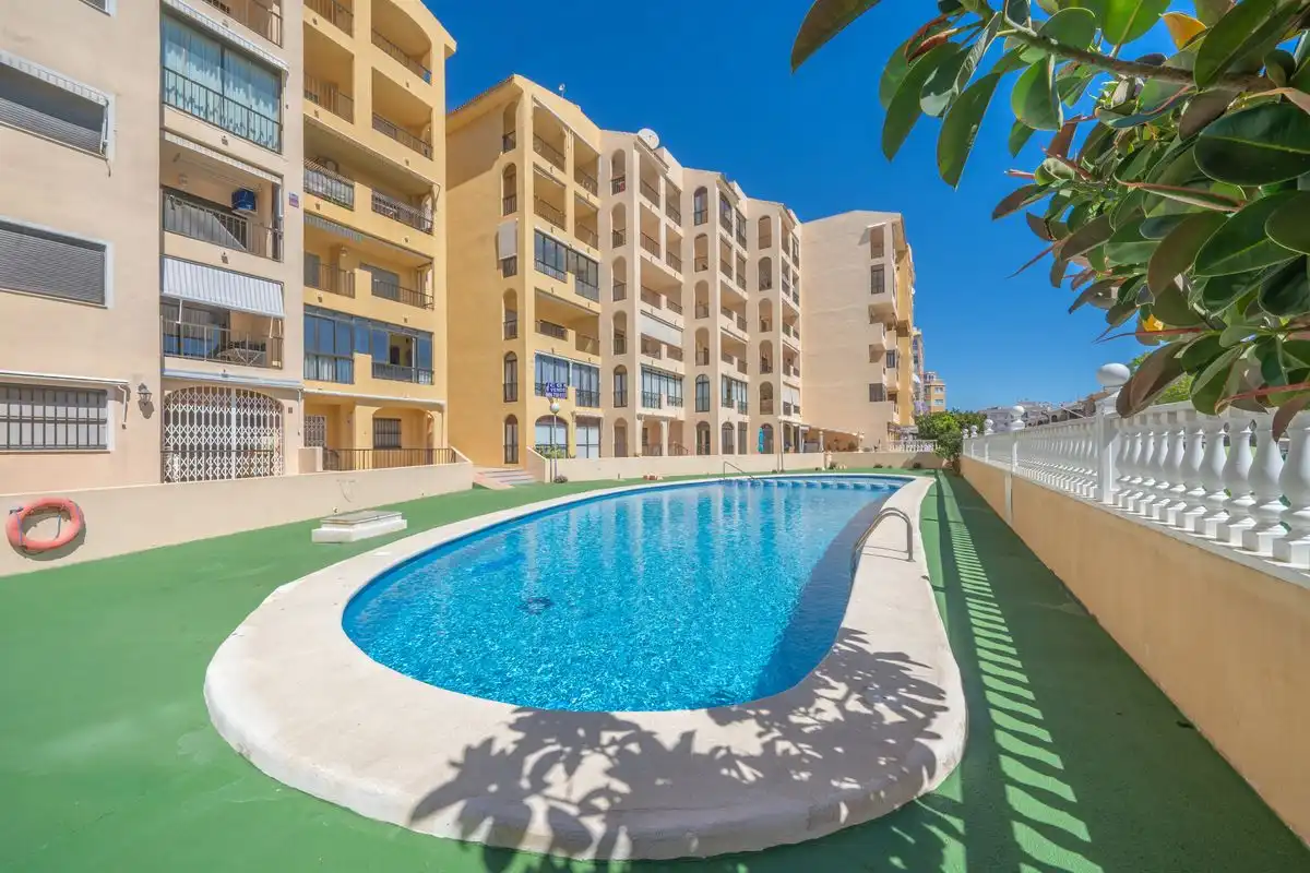 Piscina de Pis en venda en Guardamar del Segura amb Calefacció, Jardí privat i Terrassa