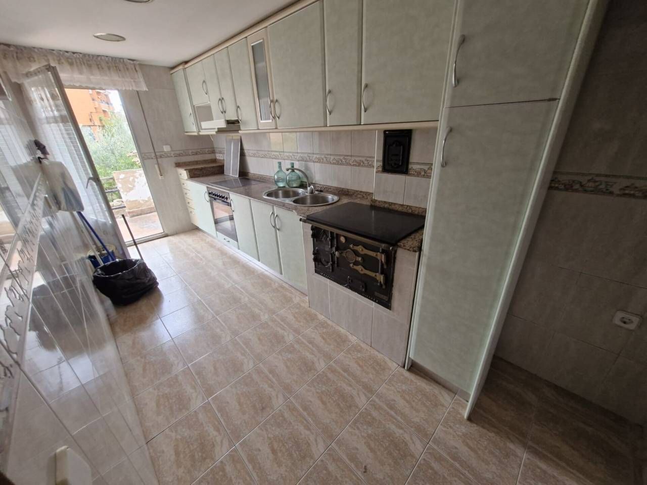 Cuina de Casa o xalet en venda en Murillo de Río Leza amb Jardí privat, Terrassa i Moblat