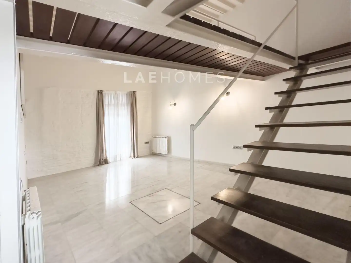 Maisonette zum Verkauf in Sevilla mit Klimaanlage, Heizung und Terrasse