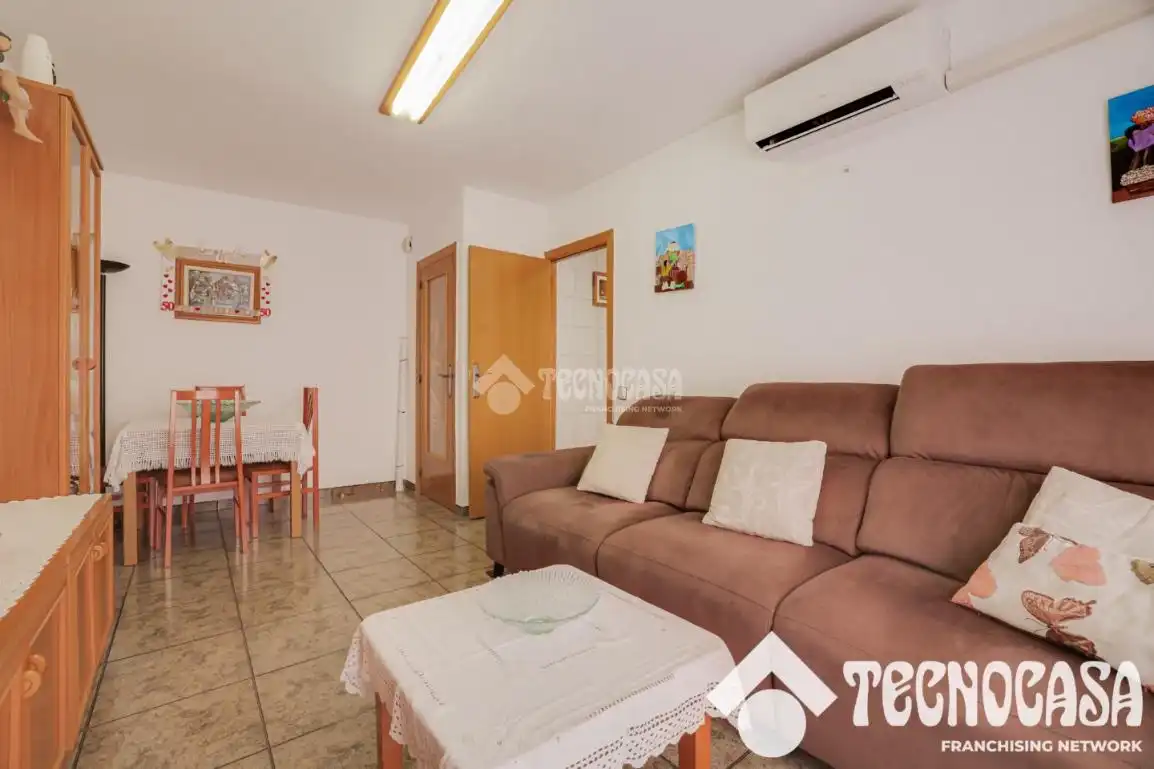 Living room of Flat for sale in Santa Coloma de Gramenet  with Air Conditioner and Furnished