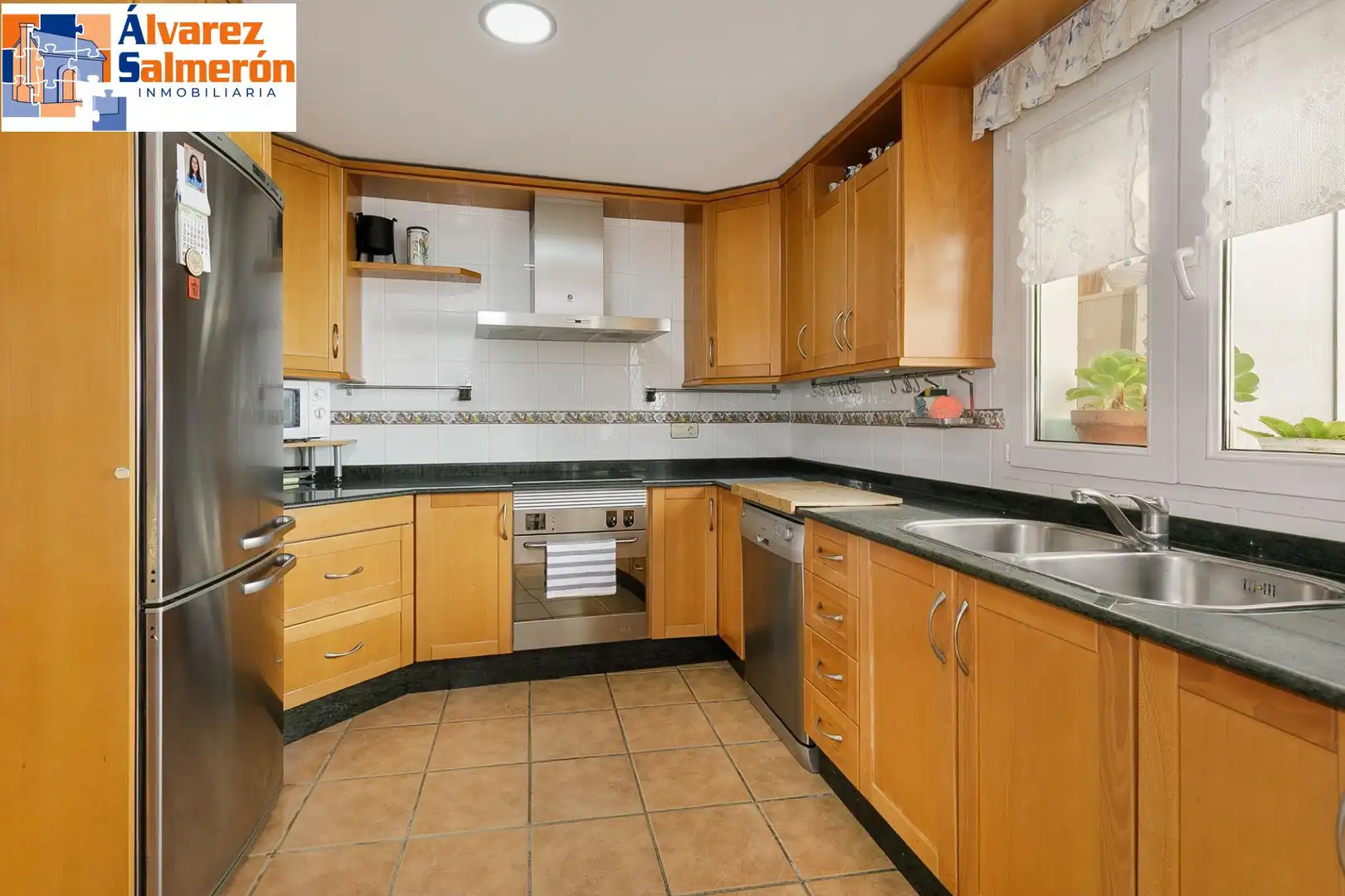 Cocina de Casa adosada en venta en Granada con Aire acondicionado, Calefacción y Terraza