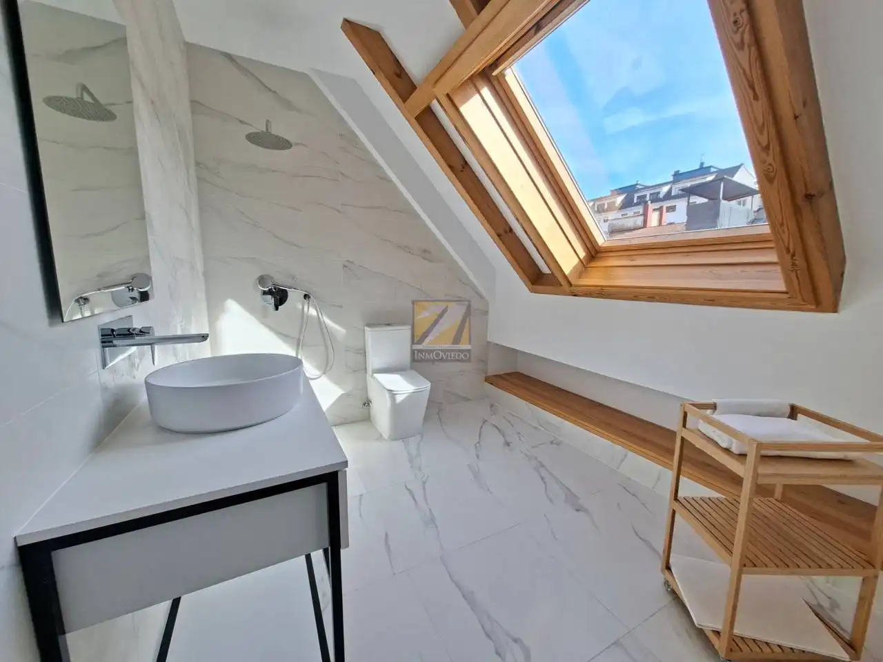 Bathroom of Attic for sale in Oviedo   with Heating, Terrace and Furnished
