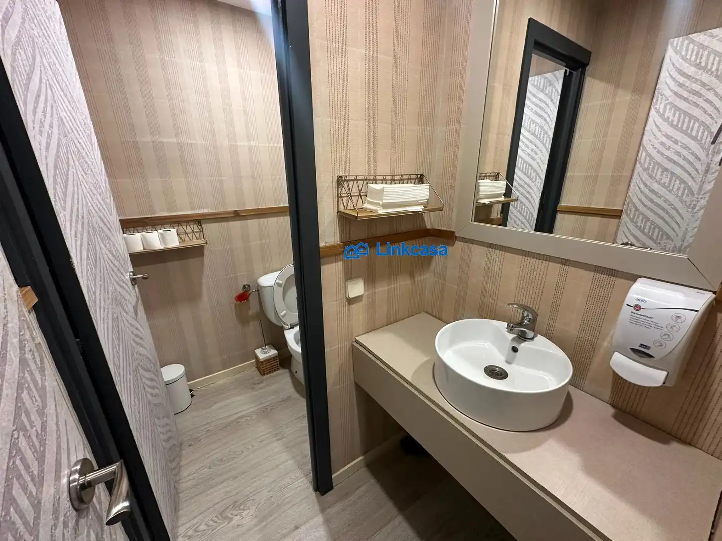 Baño de Local en traspaso en Madrid con Aire acondicionado y Amueblado