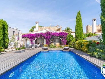 Casa con piscina in vendita a Carrer Peni 153 a 153
