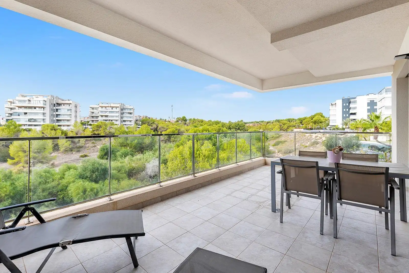 Apartamento con piscina en venta en Calle CLAVO