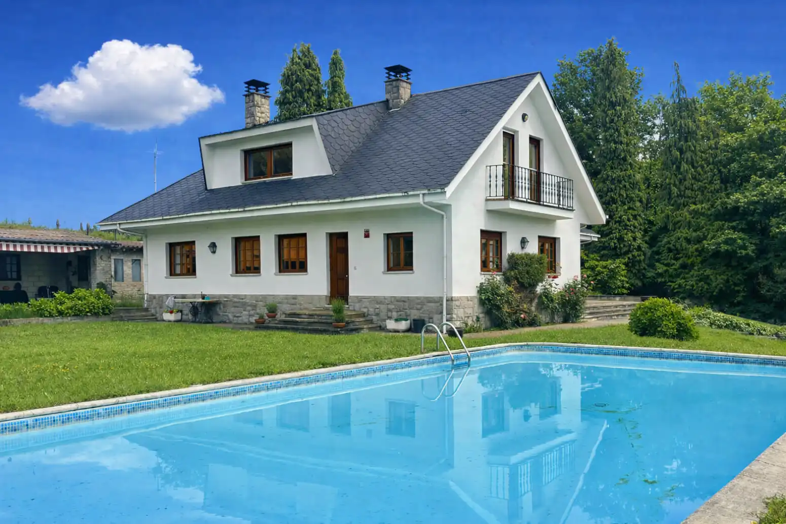Swimming pool of Houses for sale in Sariego  with Heating, Private garden and Parquet flooring
