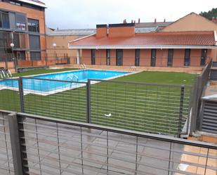 Swimming pool of Duplex for sale in Peñafiel