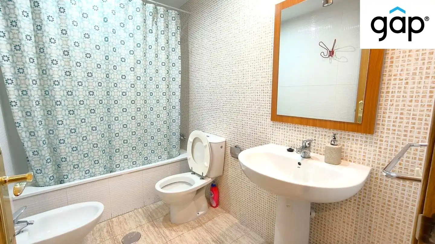 Baño de Piso en venta en Cuenca con Calefacción, Trastero y Amueblado