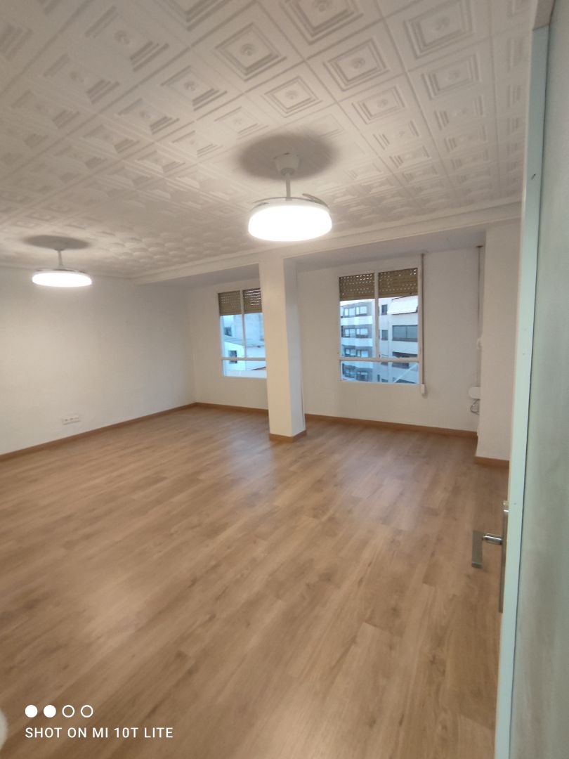 Living room of Flat to rent in Elche / Elx  with Parquet flooring, Oven and Washing machine