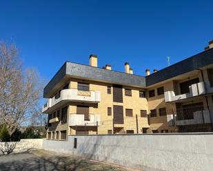 Exterior view of Flat for sale in Navalperal de Pinares  with Heating, Private garden and Terrace