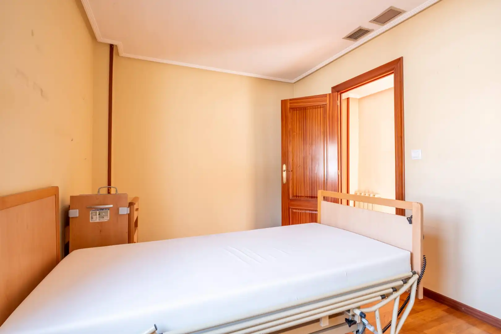 Habitación de Ático en venta en Zaragoza con Calefacción, Parquet y Terraza