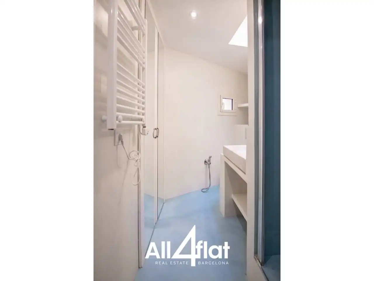 Bathroom of Flat for sale in Barcelona  with Air Conditioner, Parquet flooring and Terrace