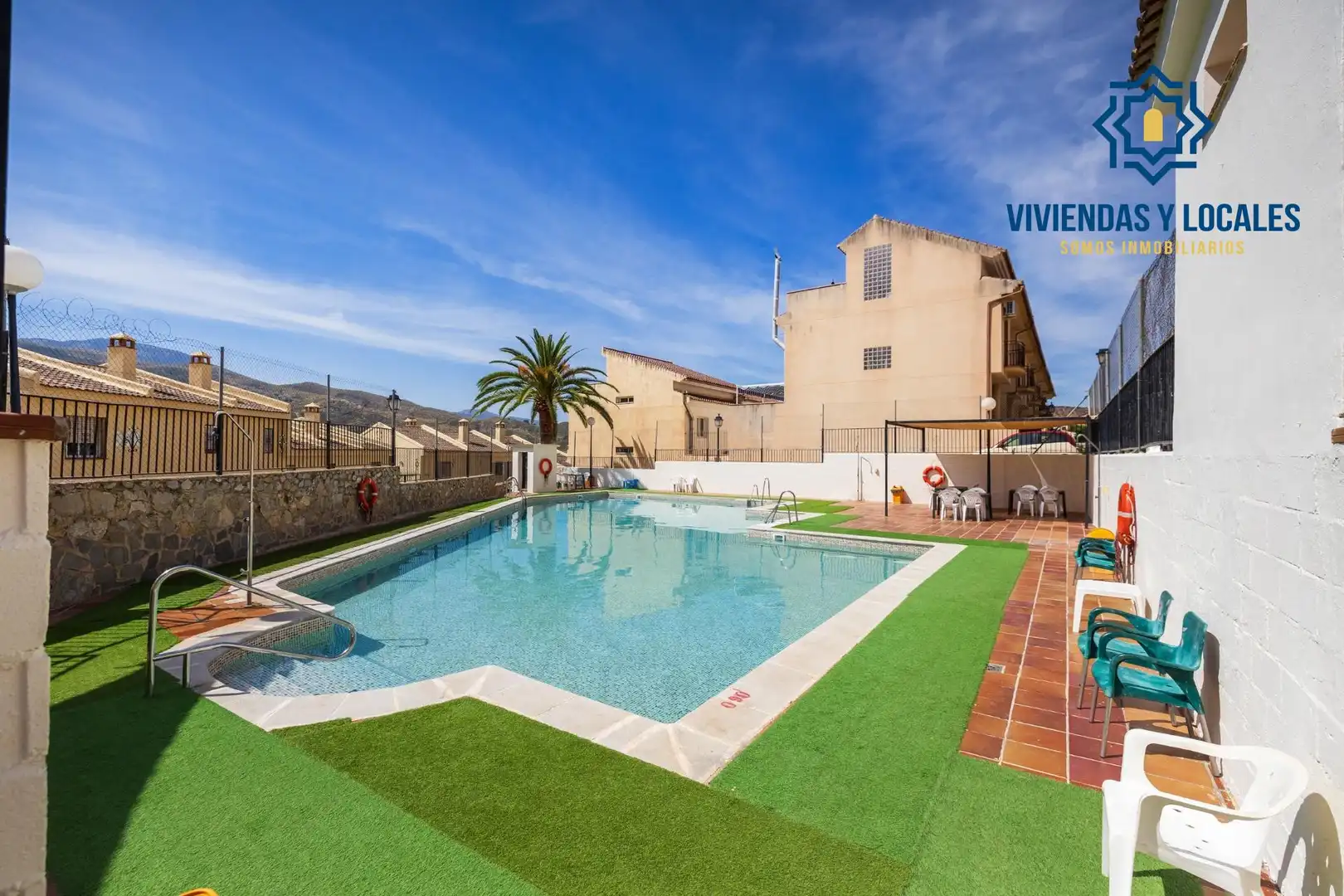 Casa aparellada amb terrassa en venda a Cenes de la Vega