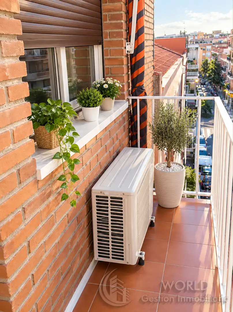 Flat with terrace for sale in Calle Carolina Coronado