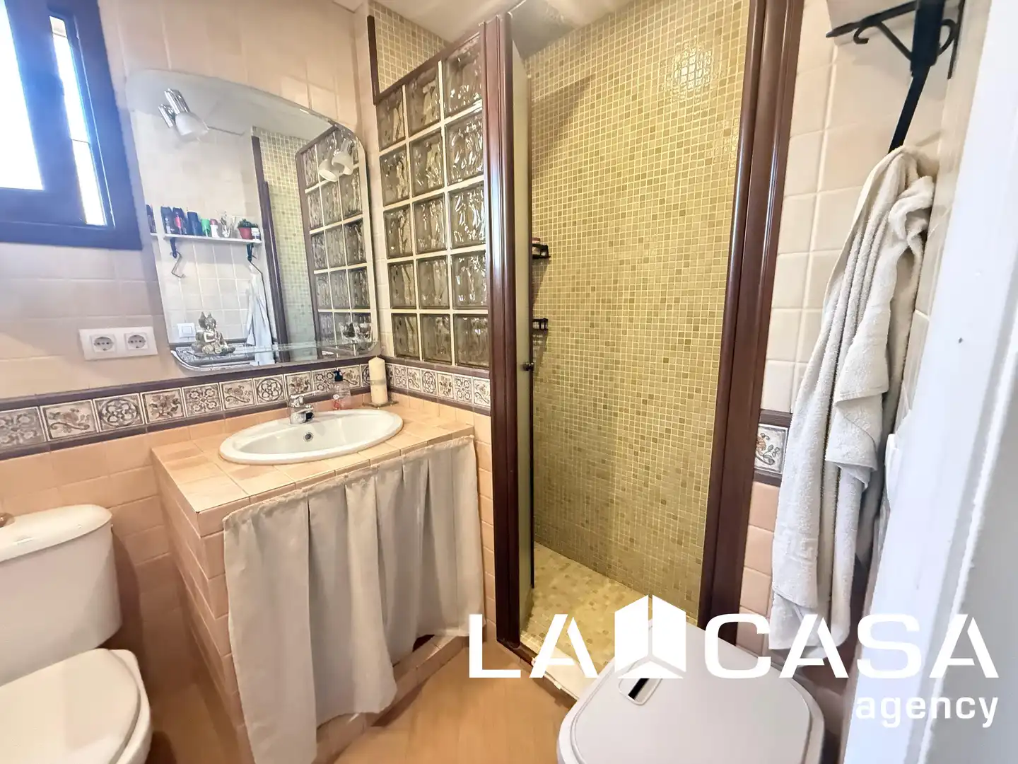 Bathroom of Detached homes for sale in Dos Hermanas  with Air Conditioner, Terrace and Storage room