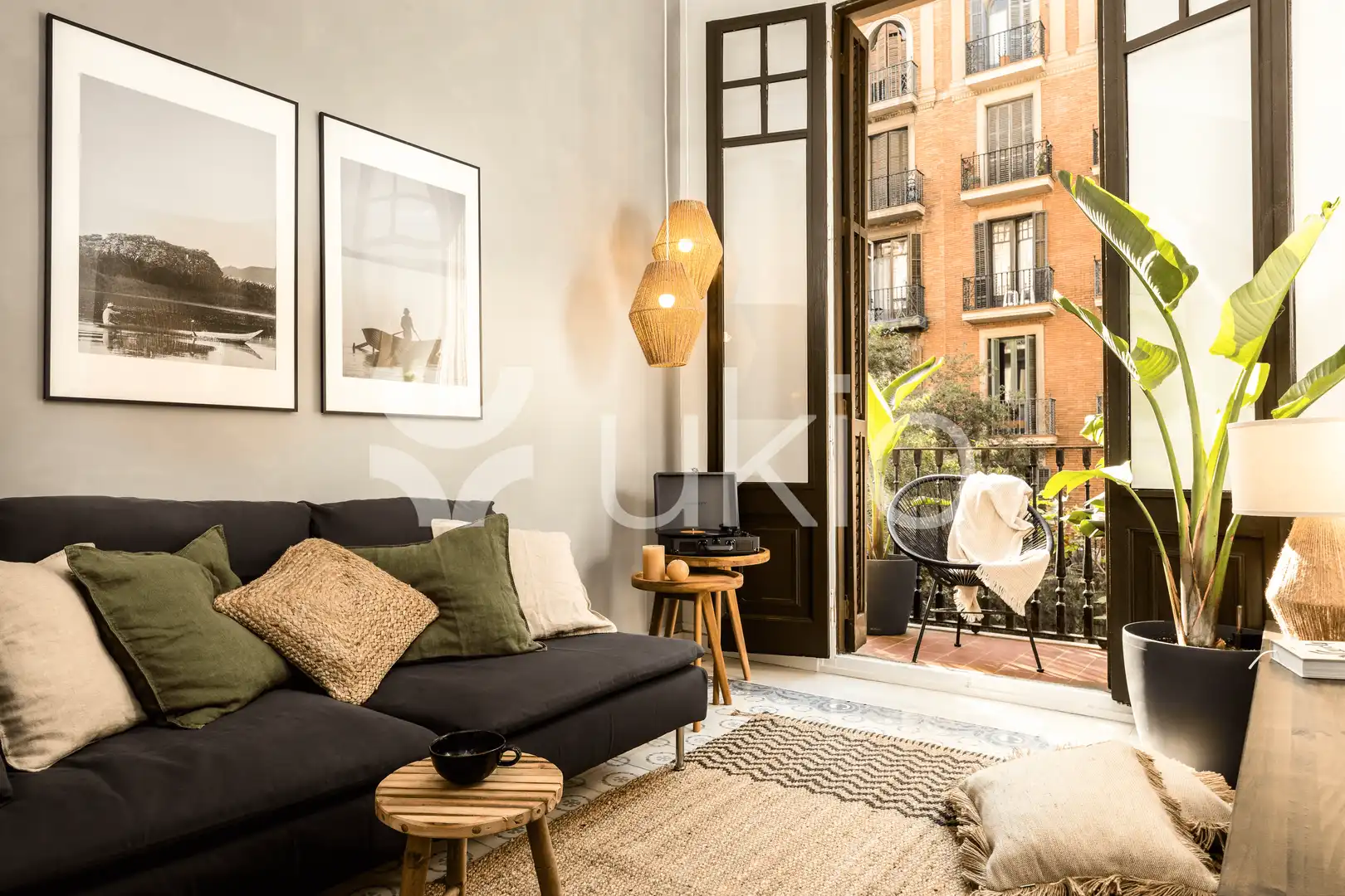 Appartement compact avec terrasse à louer à Carrer de París