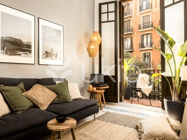 Apartment with balcony to rent in Carrer de París