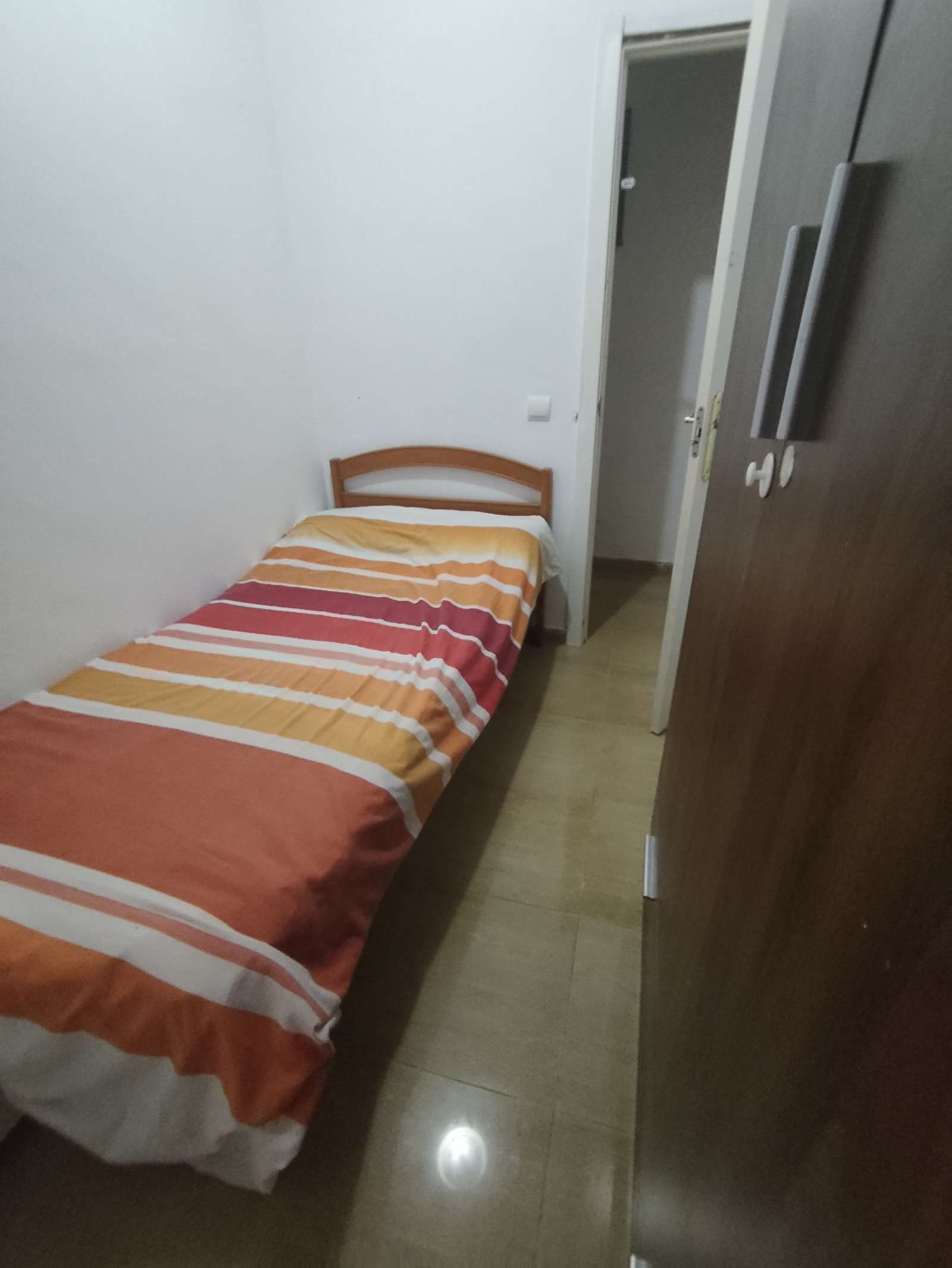 Bedroom of Flat to share in  Sevilla Capital  with Air Conditioner and Terrace