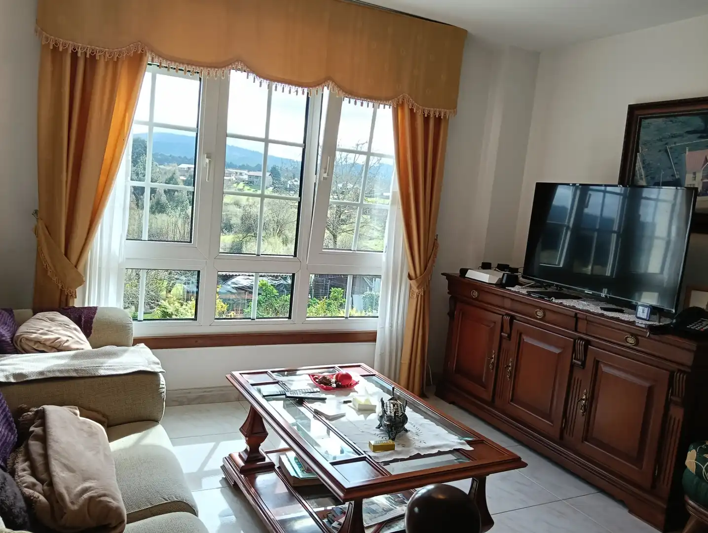 Sala de estar de Casa o chalet en venta en Oza dos Ríos con Calefacción, Jardín privado y Terraza