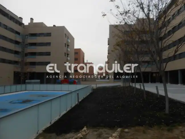 Vista exterior de Pis de lloguer en Leganés amb Terrassa, Traster i Piscina