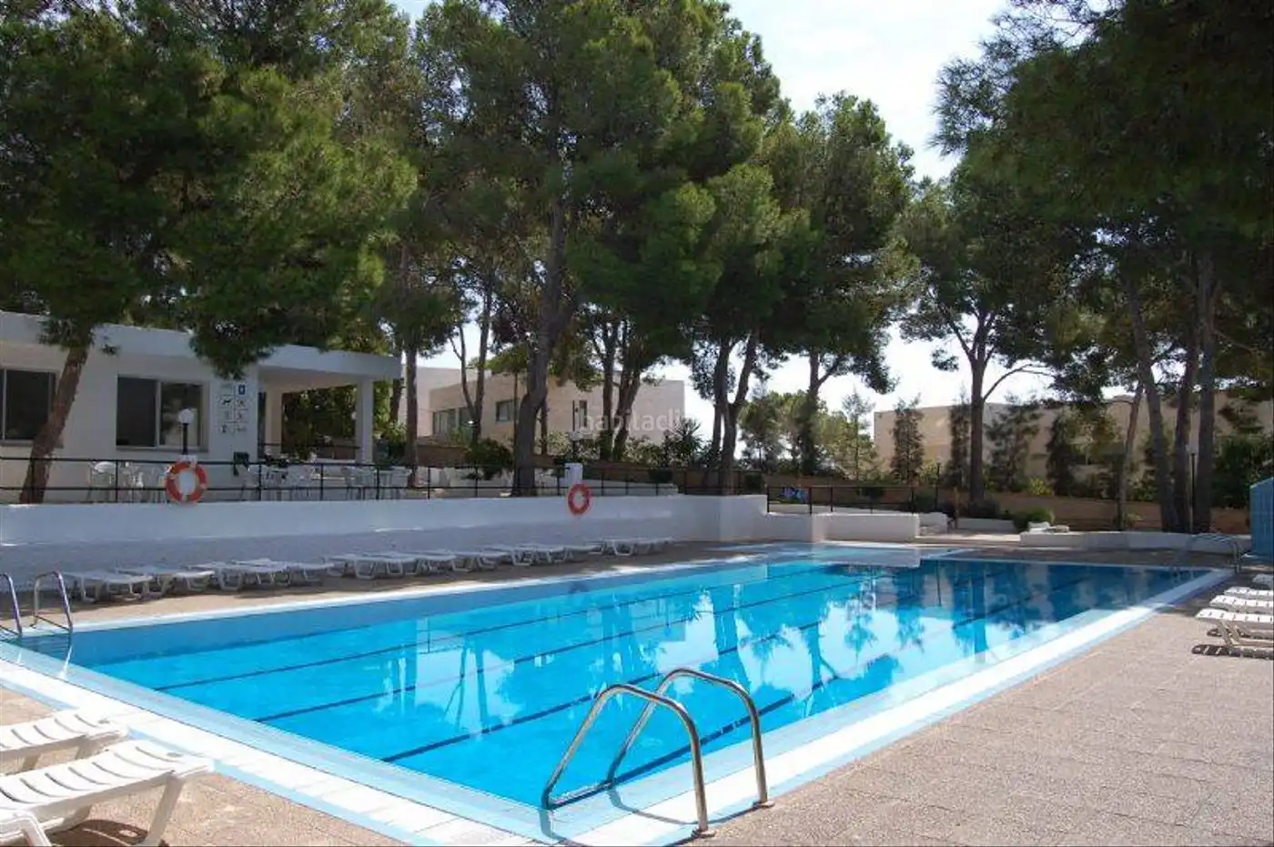 Apartamento con piscina en venta en Carrer Brussel.les 64A, imagen 2