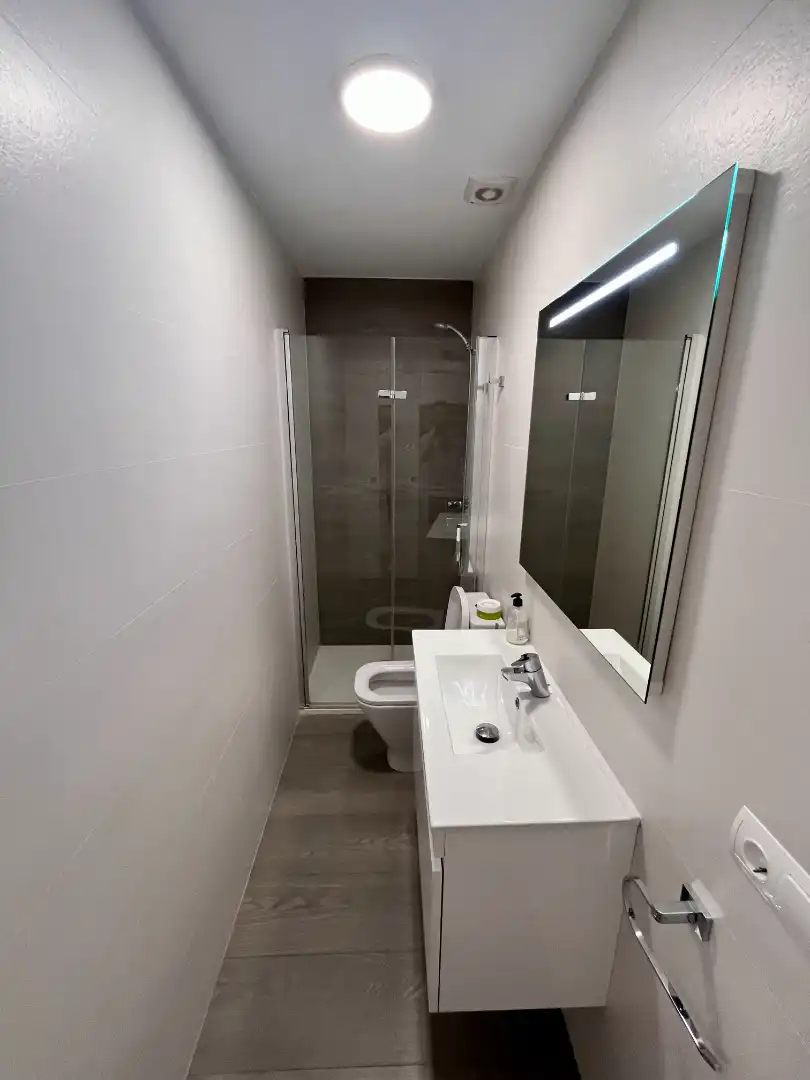 Badezimmer von Wohnung zur Miete in Valencia mit Klimaanlage, Heizung und Terrasse