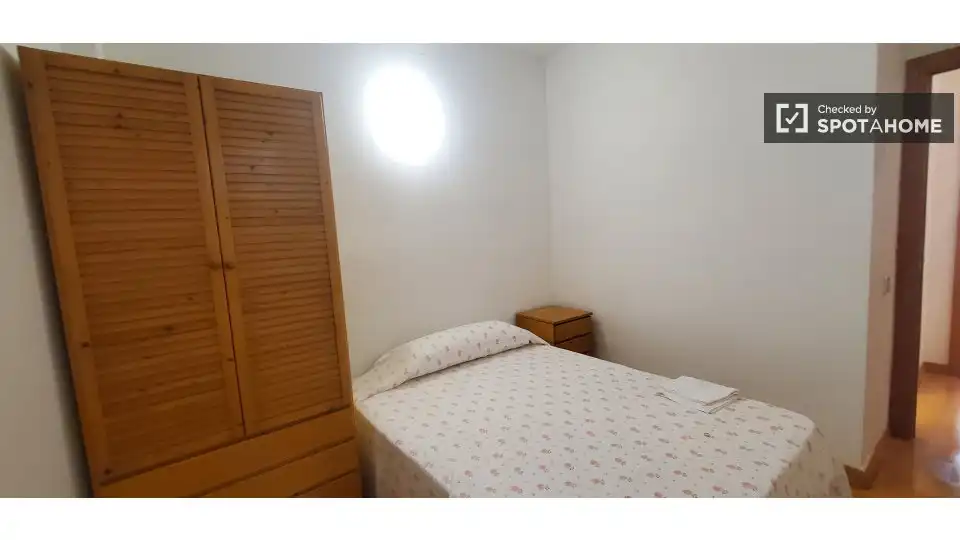 Bedroom of Flat for rent in Barcelona  with Air Conditioner, Heating and Furnished