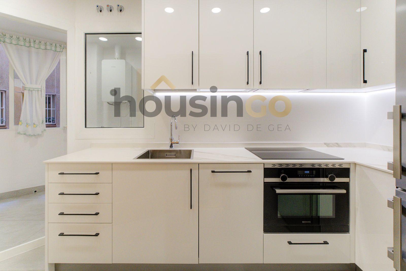 Kitchen of Flat for sale in  Madrid Capital  with Air Conditioner and Heating