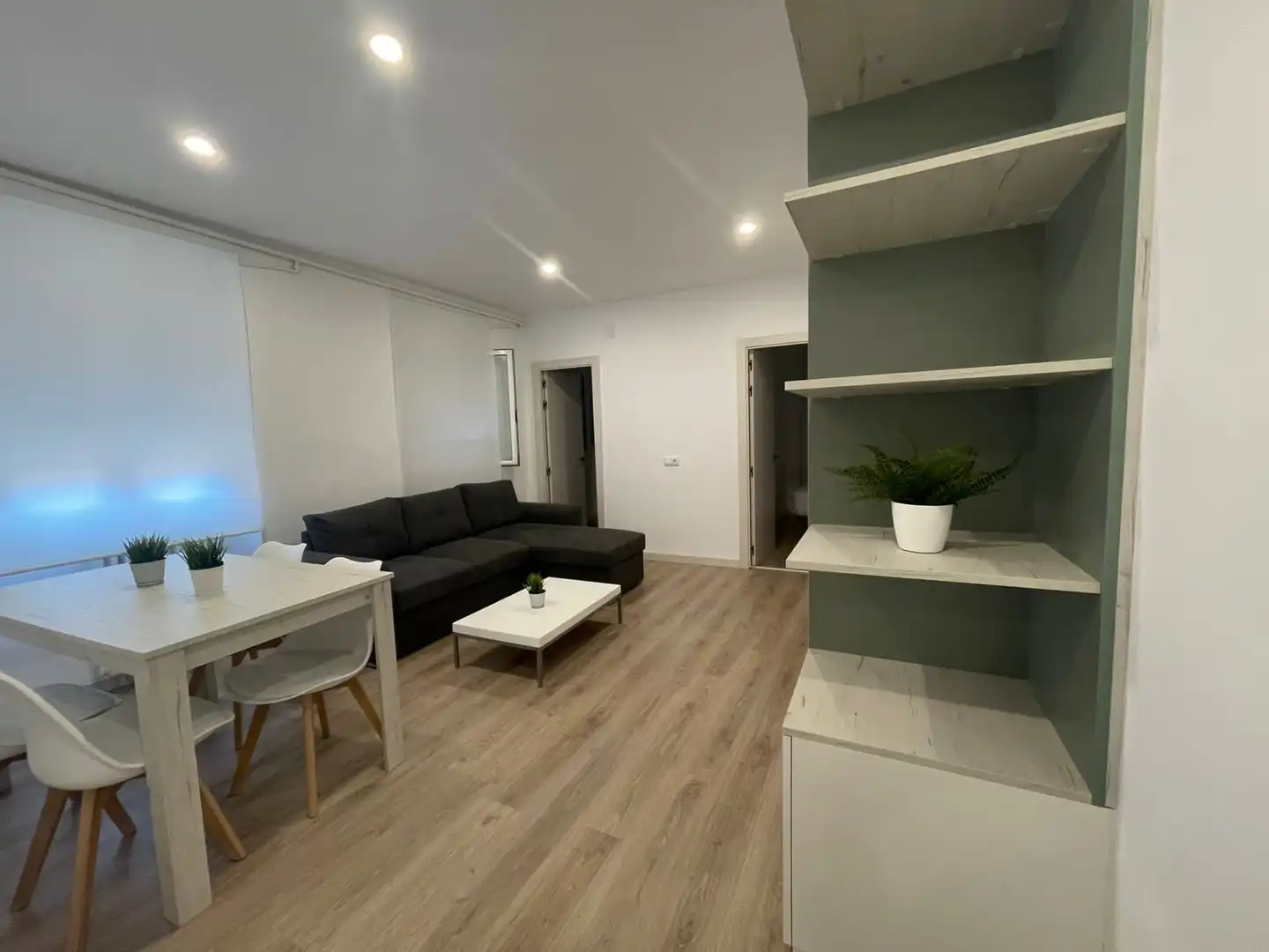 Sala d'estar de Apartament de lloguer en León Capital  amb Calefacció, Parquet i Moblat