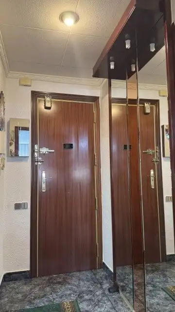 Wohnung zum Verkauf in Cornellà de Llobregat mit Klimaanlage, Heizung und Ofen