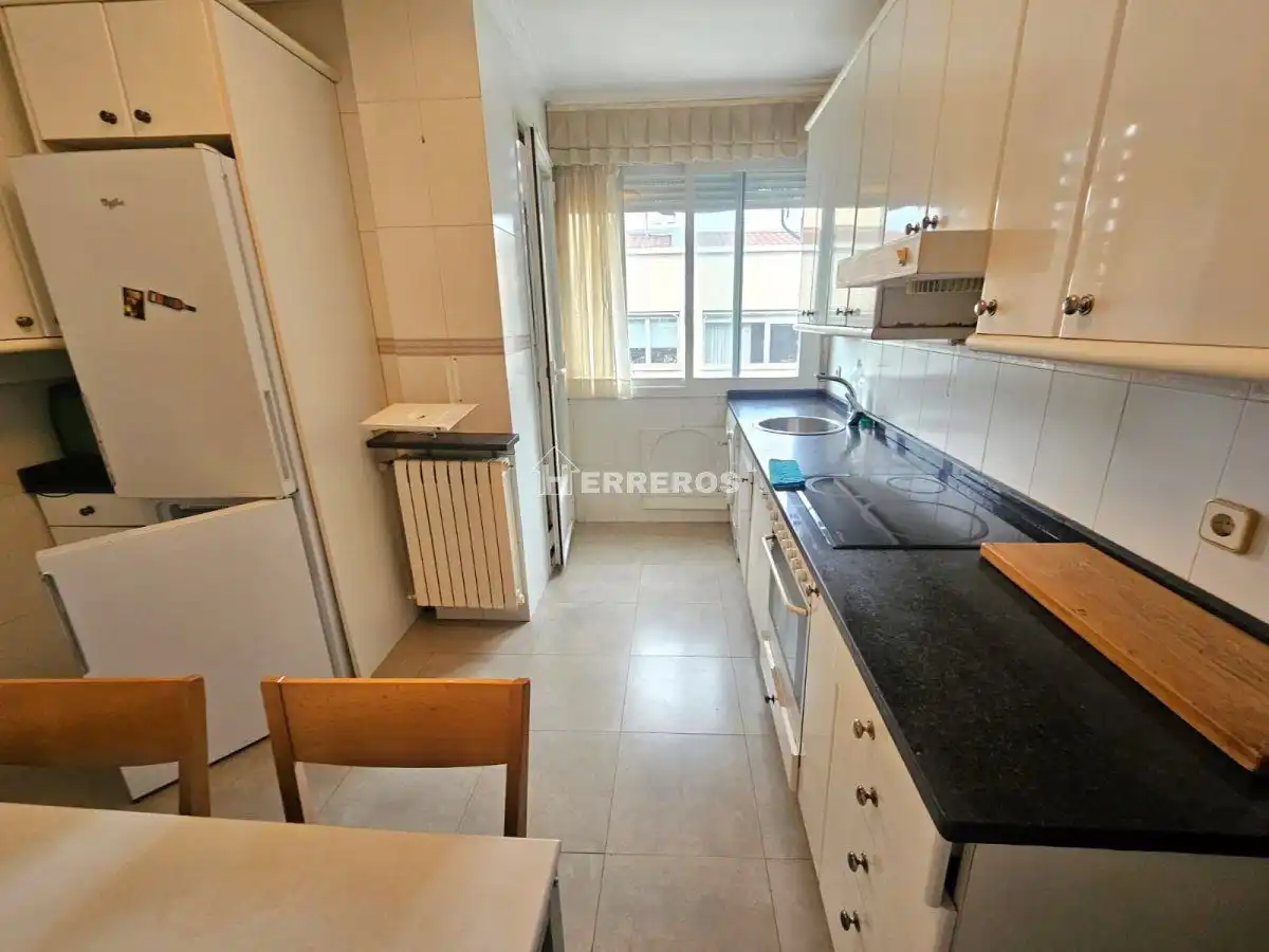 Cuina de Pis en venda en  Logroño amb Calefacció, Parquet i Terrassa