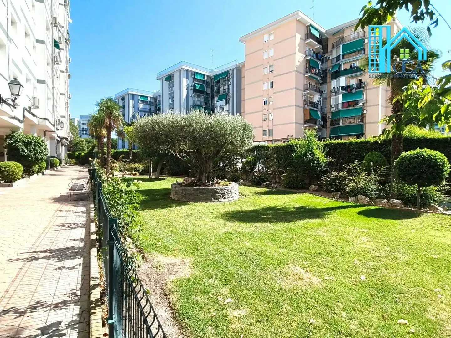 Vista exterior de Piso en venta en Móstoles con Aire acondicionado, Jardín privado y Piscina comunitaria