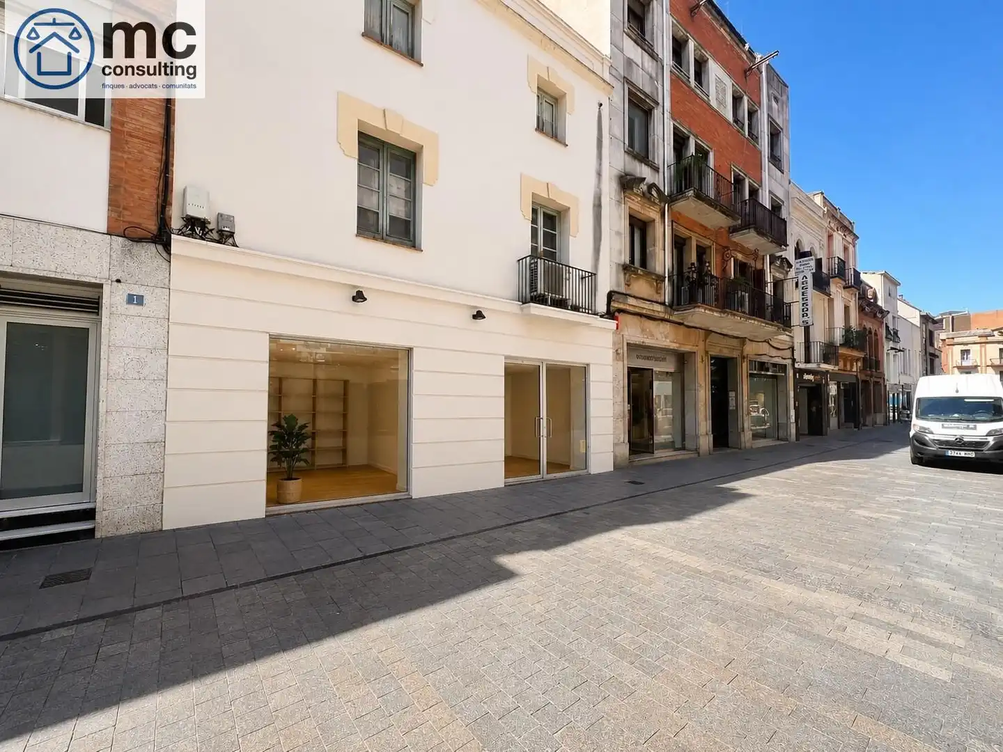 Vista exterior de Edifici en venda en Granollers