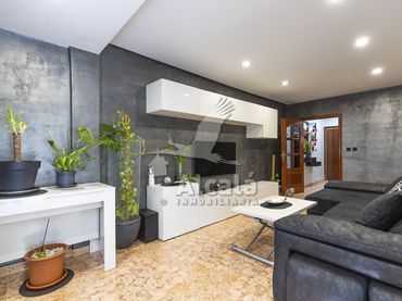 Piso con jardín en venta en Reyes Católicos