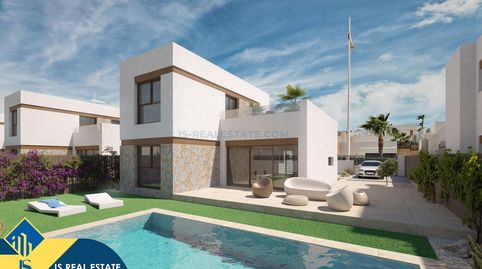 Villa en construcción con piscina privada, en la provincia de Alicante, en la localidad de Algorfa. 3 habitaciones | 131 m² | A 20