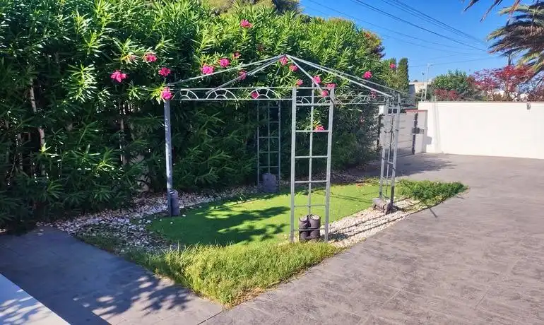 House with pool for sale in Peni
