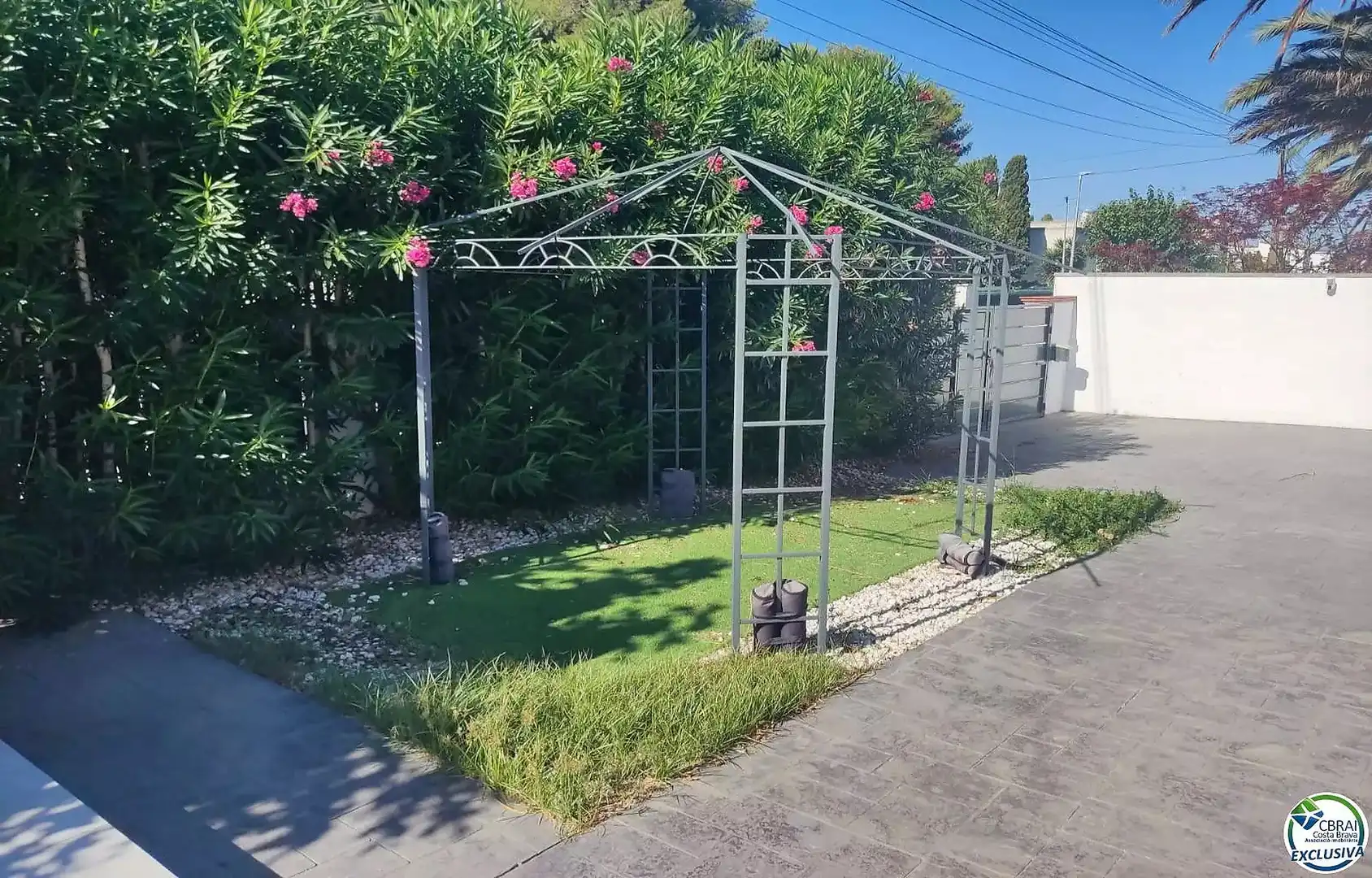 Casa amb piscina en venda a Calle Peni 62A