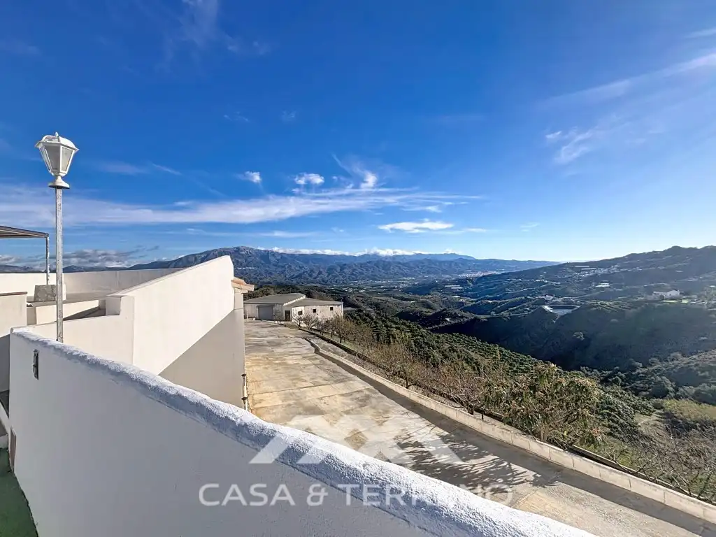 Vista exterior de Casa o chalet en venta en Macharaviaya con Aire acondicionado, Jardín privado y Terraza