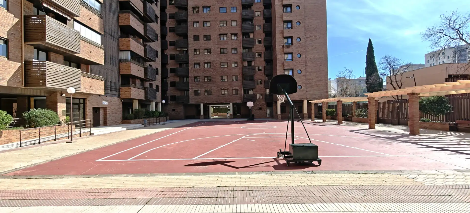 Exterior view of Attic for rent in Zaragoza  with Air Conditioner, Heating and Parquet flooring
