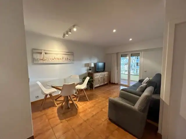 Sala de estar de Apartamento de alquiler en Castell d'Aro, Platja d'Aro i s'Agaró con Terraza, Amueblado y Lavadora
