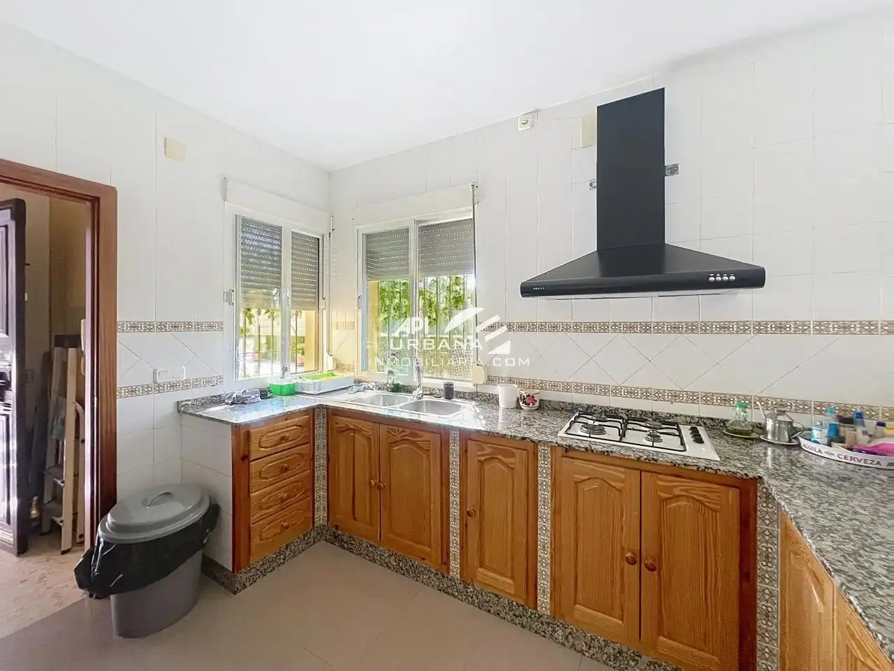 Cuina de Casa o xalet en venda en Lucena amb Aire condicionat i Piscina