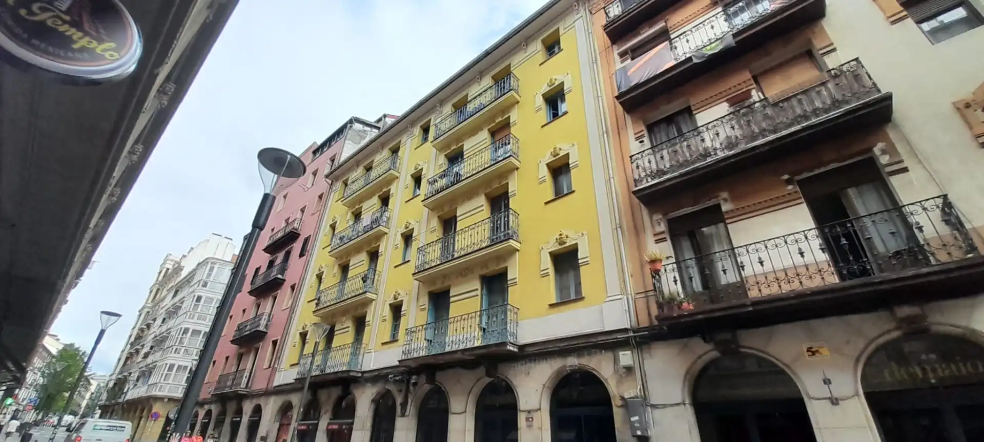 Vista exterior de Piso en venta en Bilbao  con Balcón