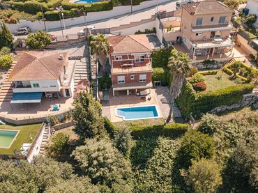 Villa con piscina in vendita a c del palau