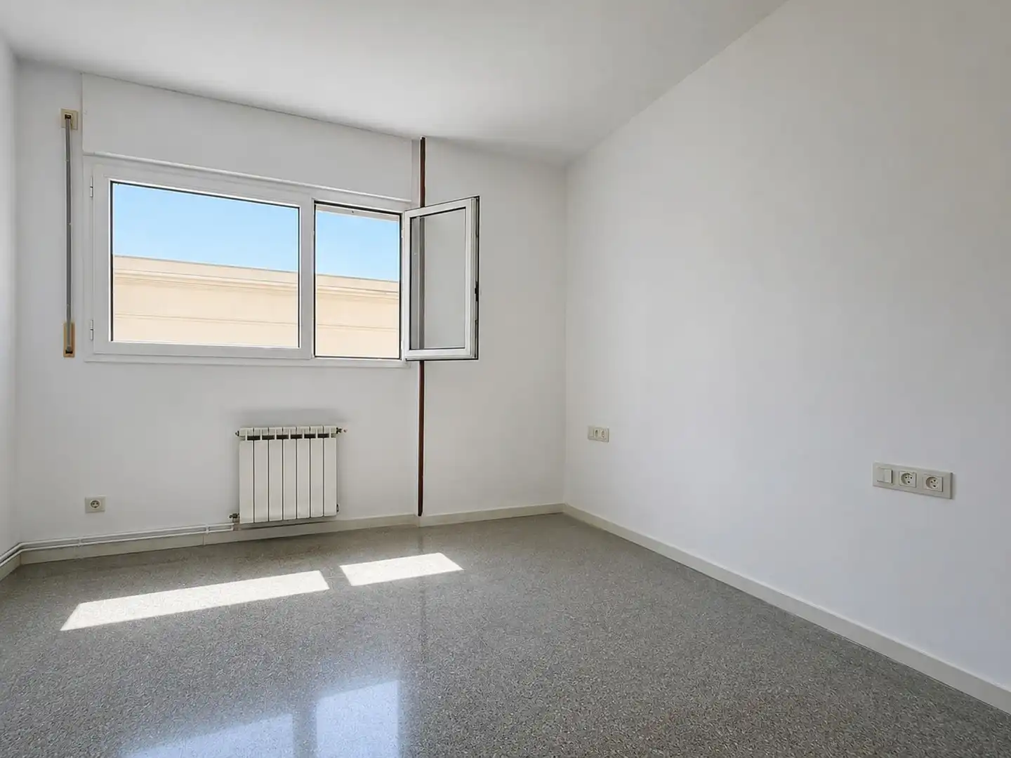Habitación de Piso en venta en Barcelona con Calefacción y Balcón