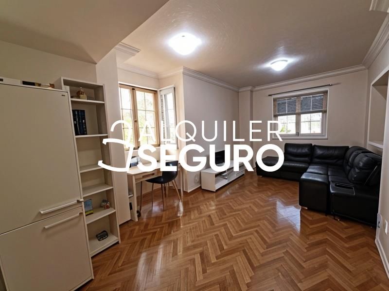 Sala d'estar de Pis de lloguer en  Madrid Capital amb Aire condicionat, Calefacció i Piscina