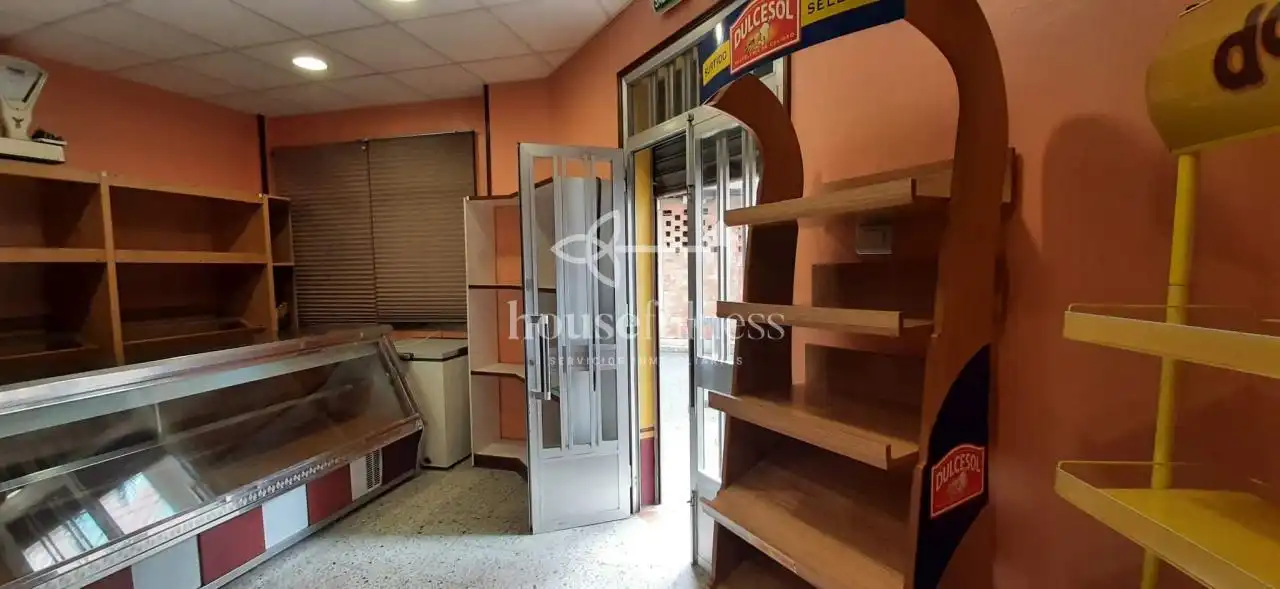 Locale commerciale in vendita a Armando Cotarelo